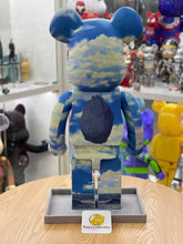 BE@RBRICK x 雷内·马格利特 无限认可 1963 比利牛斯山城堡 1000% bearbrick 蓝天